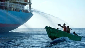  קרב יריות בין אמריקנים לפיראטים שניסו לחטוף ספינה