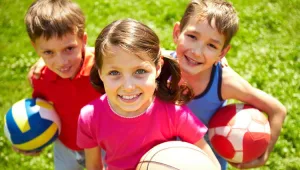 איך לעזור לילדים לשמור על כושר גופני בקיץ?