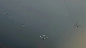 מטוס קרב רוסי מול מפציץ אמריקני