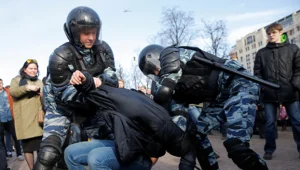 יריבו של פוטין נעצר שוב, יותר -500 מפגינים עוכבו