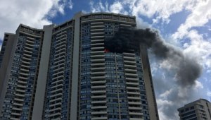  שריפה בבניין בן 36 קומות