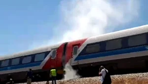 עשן עלה מקרונות הרכבת - הנוסעים פונו