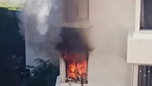 גבר נפגע קל בשריפה שפרצה בבניין מגורים