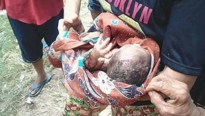 צפו בחילוץ: תינוק בן יומו נמצא נטוש בבור באינדונזיה