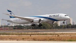 הצצה למטוס הדרימליינר החדש שנחת בישראל