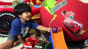 כוכב יוטיוב בן 6 הפך למיליונר