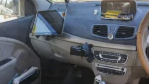 ישראבלוף: המשטרה מחלקת דוחות לבוחני הנהיגה בגלל שימוש בטאבלטים