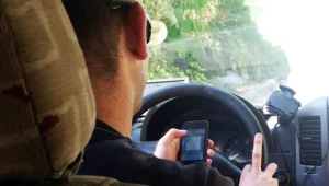 הגברת האכיפה על שימוש בטלפון נייד בזמן נהיגה