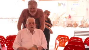 לא נשאר לבד: הפרויקט שהפגיש בין מתנדב בן 69 לקשיש בן 94