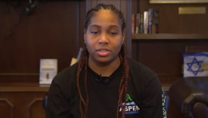 שחקנית הכדורסל האמריקאית חוותה גזענות בשל צבע עורה - על המגרש בישראל