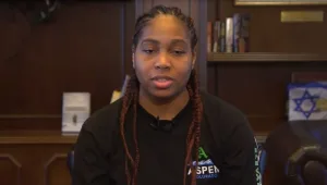 שחקנית הכדורסל האמריקאית חוותה גזענות בשל צבע עורה - על המגרש בישראל