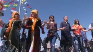 ריקודים סביב האש ובגדים מסורתיים: באיראן מציינים את ראש השנה