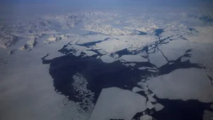 קרחון הענק בגרינלנד נמס וגרם להצפות: "איבד 11 טון קרח" • צפו
