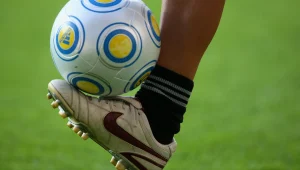 תלונה: שני שחקני ליגת העל בכדורגל קיימו יחסי מין עם קטינות