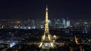בפריז מציבים יעד חדש אחרי השריפה בקתדרלה: 100 מיליון תיירים