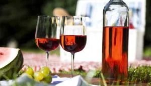 שומרים לכם על הכיס: יינות מומלצים לשולחן החג עד 100 שקלים