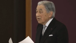 "אהוב מאוד על העם": קיסר יפן פרש מתפקידו לראשונה זה 200 שנה