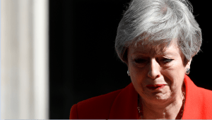 דרמה בבריטניה: ראש הממשלה תרזה מיי הודיעה על התפטרותה