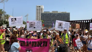 "אישה - לא רכוש": אלפים השתתפו בצעדת השרמוטות בתל אביב
