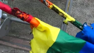 דגלי גאווה נשרפו ברמת גן; ראש העיר: "תוצאה של השיח המסית"