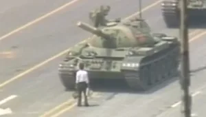 האזרח הסיני הבודד מול הטנק בכיכר: מה קרה מאז הטבח בטיאננמן?