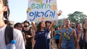 מאות הפגינו בת"א נגד החלטה לבטל פסטיבל טראנס; 15 נעצרו