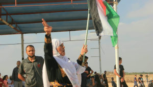 אלפי פלסטינים הפגינו לאורך הגבול; צה"ל תיגבר מערך כיפת ברזל