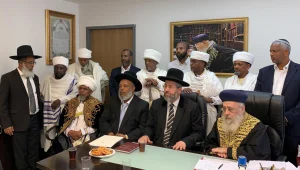 הרבנים הראשיים נפגשו עם ראשי העדה האתיופית: "יש לסיים המחאה"