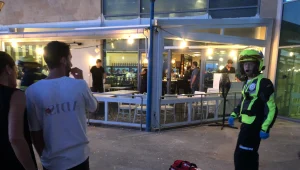 ארבעה נפצעו מקריסת מעקה זכוכית על מסעדת יוקרה בתל אביב