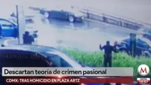 מאיים על שוטר - וחוטף את נשקו: תיעוד מהחיסול במקסיקו