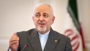 במהלך ועידת הג'י 7: שר החוץ האיראני נחת במפתיע בצרפת