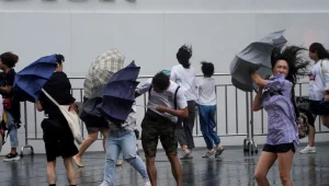 עשרות הרוגים ומיליון תושבים מפונים: הסופה "לקימה" מכה בסין