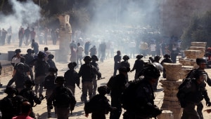 476 נעצרו בעימותים בהר הבית; גינויים בעולם הערבי לפעולות כוחות הביטחון