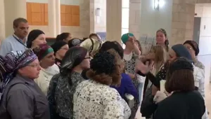 לאחר שצלחה בעפולה: שדולת הנשים דרשה לבטל מופע לגברים בחיפה