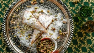 כוכבת השולחן: פסטייה עוף מרוקאית של ג'קי אזולאי