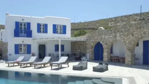 סוף הקיץ ותקופת החגים: כמה תעלה חופשה בווילה באיי יוון?