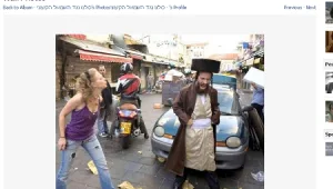 עימות חילונית-חרדי במחנה יהודה: מה הסיפור של התמונה הזו?