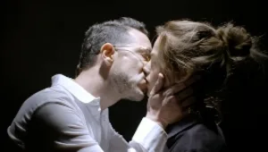 להיות איתם: רותם סלע וגלעד כהנא מתנשקים בקליפ חדש