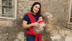 תקועים בגאורגיה: אם ובנה התינוק ממתינים למסמכים לחזור לארץ