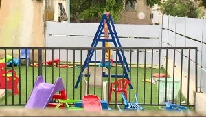 חשד: סייעת בגן באשקלון הכתה ילדים - המשטרה פתחה בחקירה