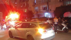 בן 60 נפגע באורח קשה בשריפה בבית פרטי בתל אביב