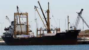 גורמי ביטחון: הספינה הלובית נכנסה למים הטריטוריאליים של מצרים