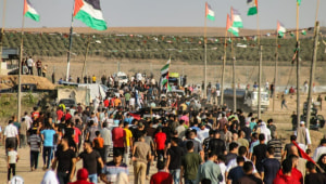 כ-9,200 פלסטינים הפגינו בגבול הרצועה; "76 נפצעו"