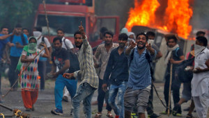 אמונה עיוורת: כך נראו המהומות בהודו לאחר מעצר הגורו הנערץ שהורשע באונס