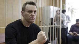 סמל האופוזיציה הרוסית מצא לעצמו קריירה חדשה בכלא כ"תופרת"