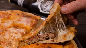 חלום שמתגשם: פיצריה בקריות המציאה "פיצה דאבל בורגר"