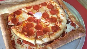 מי צריך קרטון? פיצריה מציעה קרטון פיצה עשוי מפיצה!