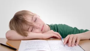 הקשר בין שעות שינה לעודף משקל אצל ילדים