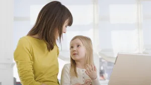 מחקר חדש: הורים עוזרים לילדיהם לשקר כדי להרשם לפייסבוק