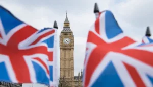 בריטניה הודיעה על החזרת הבידוד - המוני תיירים שבו מצרפת